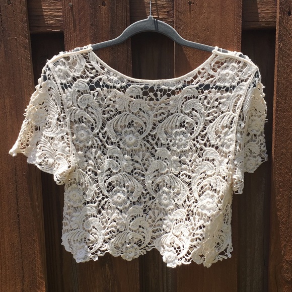 Summer Sale ☀️ Lace Crop Top - Picture 3 of 4